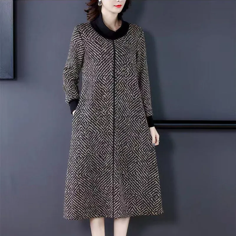 Oversize ผู้หญิง Plus กำมะหยี่เสื้อกันหนาว2022ใหม่แฟชั่นเสื้อคอเต่ากลางอายุด้านล่าง Office Lady ฤดูหนาวเสื้อผ้า