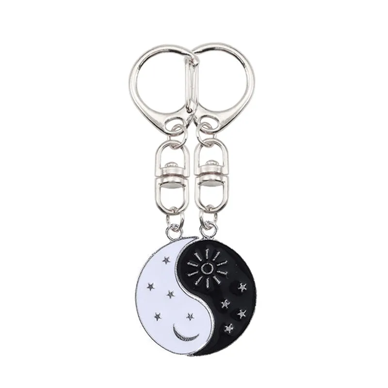 New Hot Selling Yin And Yang Stitching Sun Moon Alloy Two Petals Pisces Couple Pendant Keychain Fashion Jewelry Accessories Gift