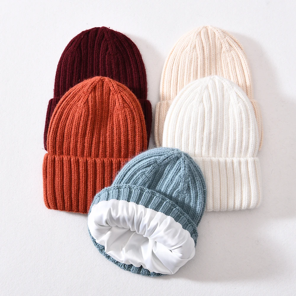 Inverno cetim de seda forrado beanie chapéus mulheres unisex grosso gorro grosso listrado quente macio alta qualidade cashmere malha beanie hat