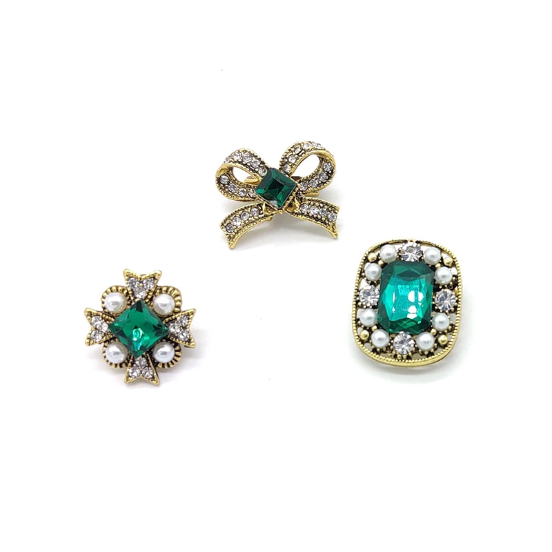 PD BROOCH 2022 New Exquisite Small Brooch Three-piece Suit Green Retro Brooch Pin Jewelry Scarf Buckle