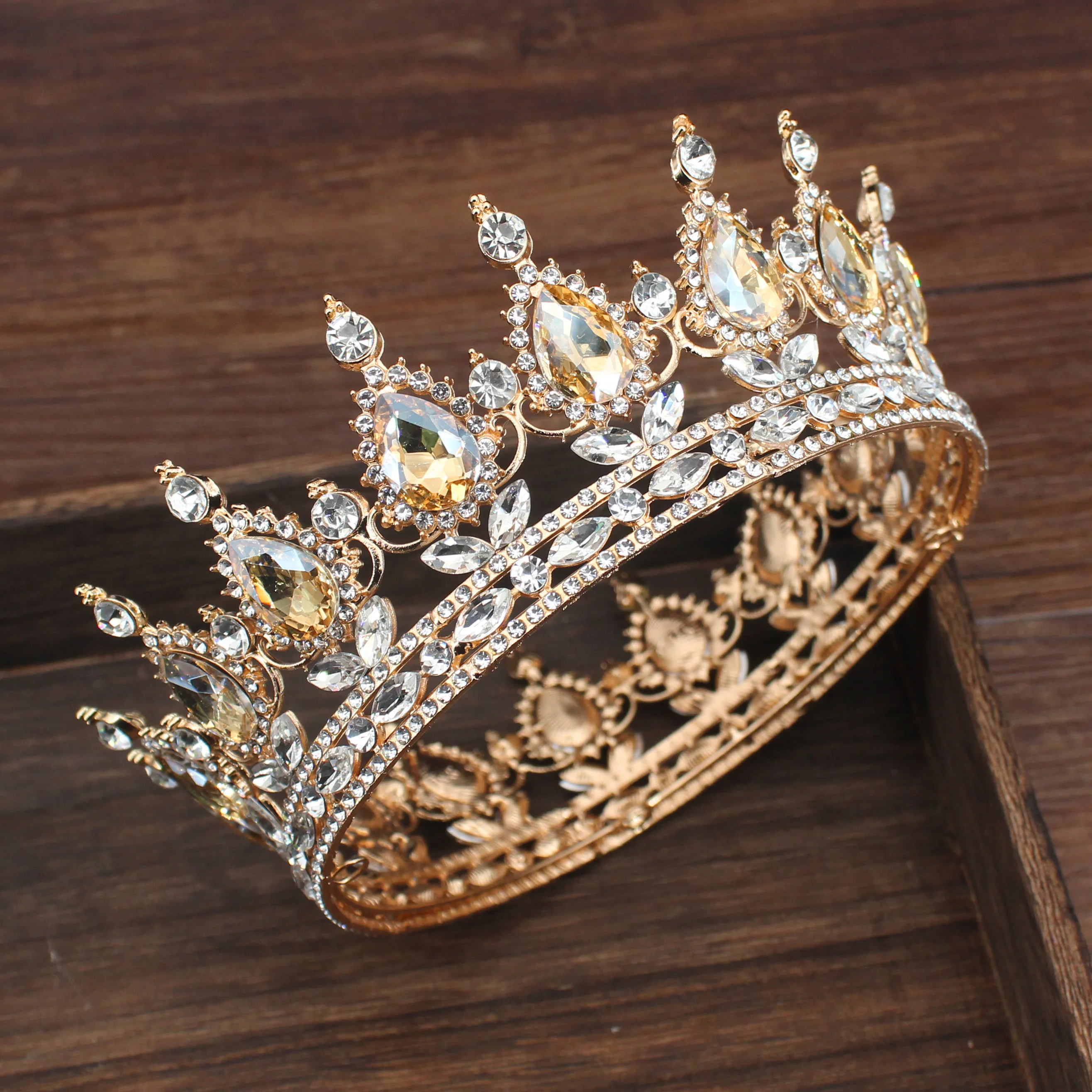 

Vintage Wedding Queen King Tiaras and Crowns Bridal Head Jewelry Accessories Women diadem Pageant Headpiece Bride Hair Ornament