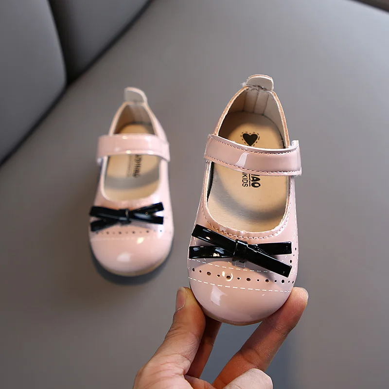 Nuevos zapatos de primavera para niños, zapatos de princesa coreanos, zapatos de bebé de moda, zapatos individuales de cuero pequeños