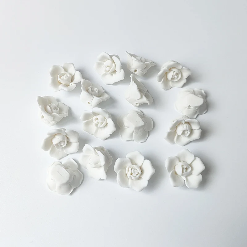 20pcs fiori in ceramica a fondo piatto di colore bianco per gioielli da sposa accessori fai da te orecchini in porcellana floreale