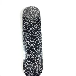 TM/KK Skateboard Deck Modern Canadá Maple. Decoración colgante Color negro colecciona arte. Marca de moda. Estilo Internacional de Japón