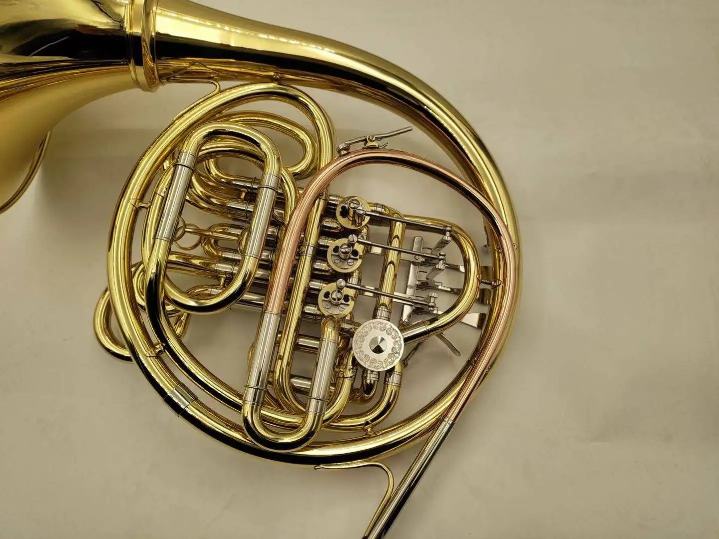 Professional 4 Keys Bb/F Double French Horn in Brass Gold Color with Case High-Quality Musical Instrument