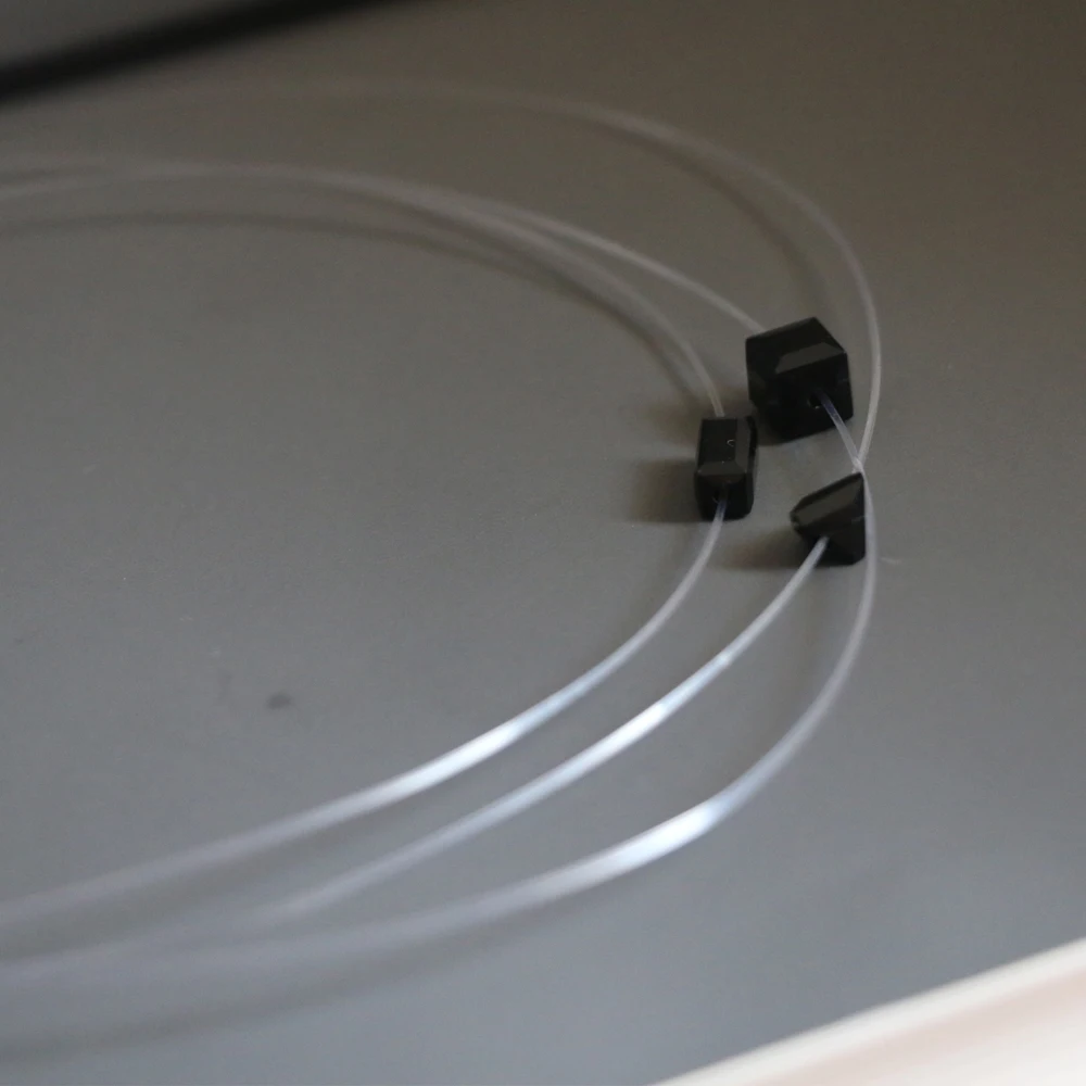 بسيطة صغيرة سوداء الاكريليك هندسية حبة غير مرئية المختنق قلادة لطيف شفاف خيط صنارة الصيد سلسلة الرقبة الترقوة مجوهرات