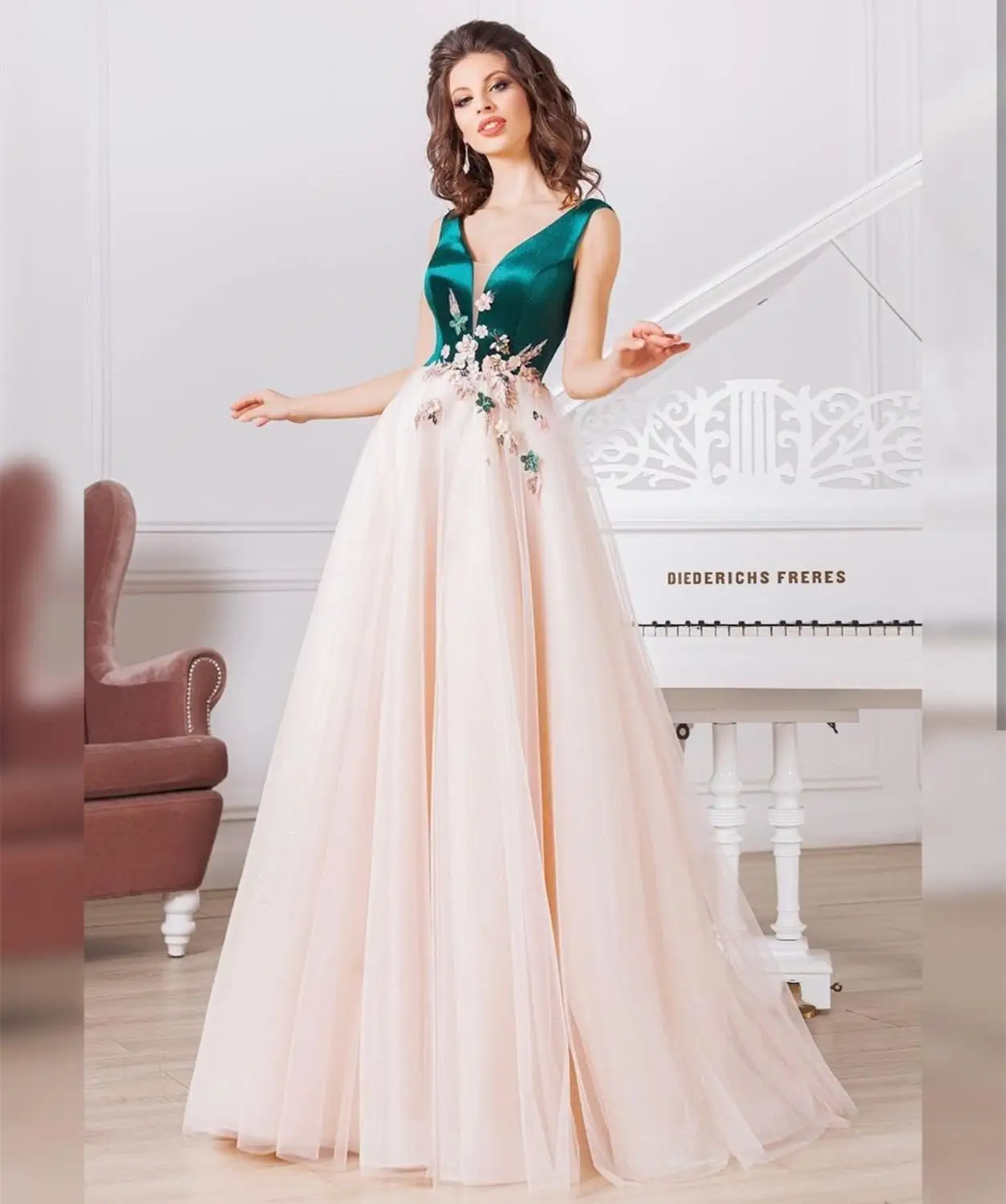 Evening Dress V-Neck A-Line Simple Satin Sleeveless Women Formal Gowns Christmas Party Court Train Elegant Graceful Sexy