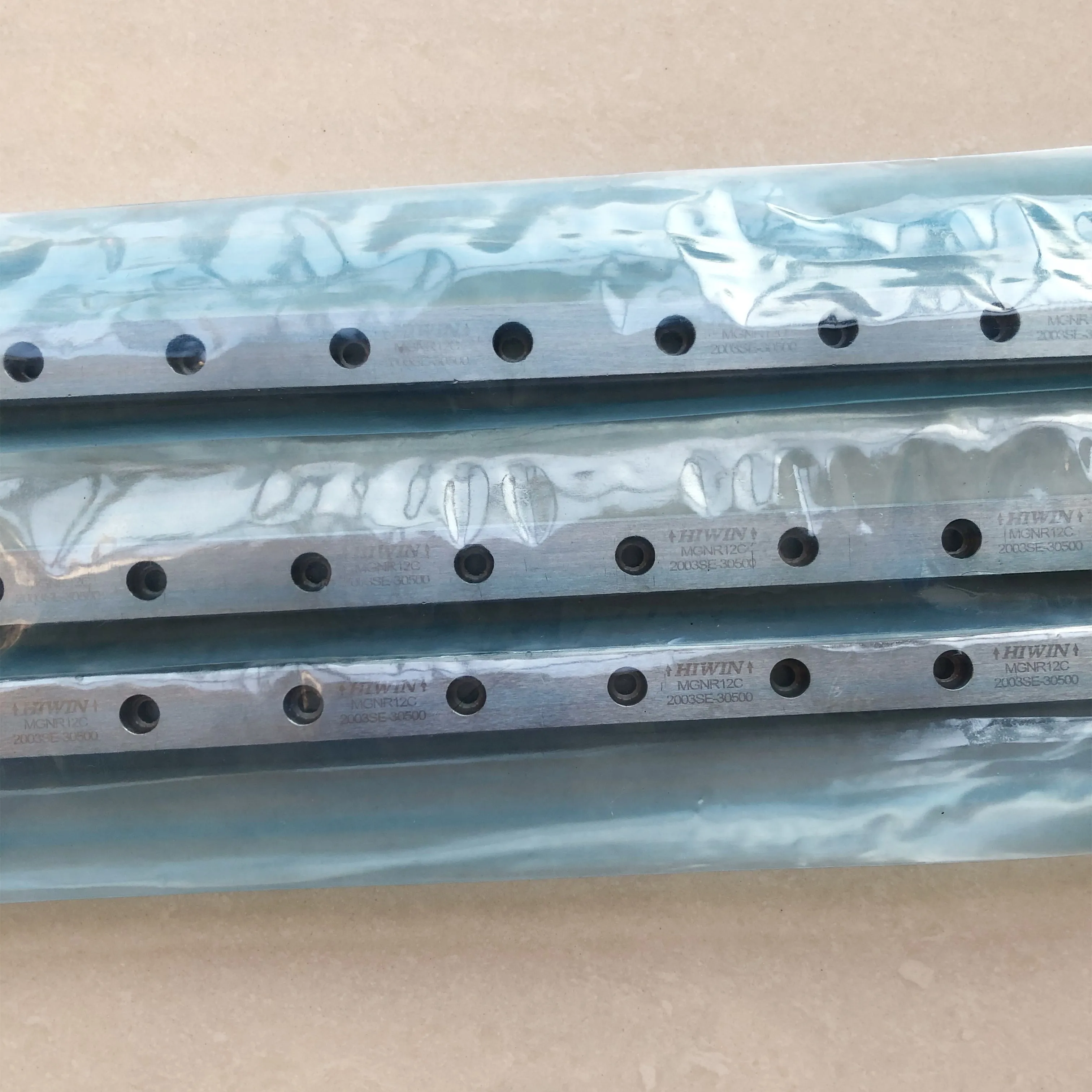 Imagem -05 - Hiwin Guia Linear Mgn12 150 200 250 300 330 350 400 450 500 550 Milímetros Ferroviário Mais Pcs Mgn12c Mgnr12c ou Mgn12h Bloco Carriage Cnc Pcs