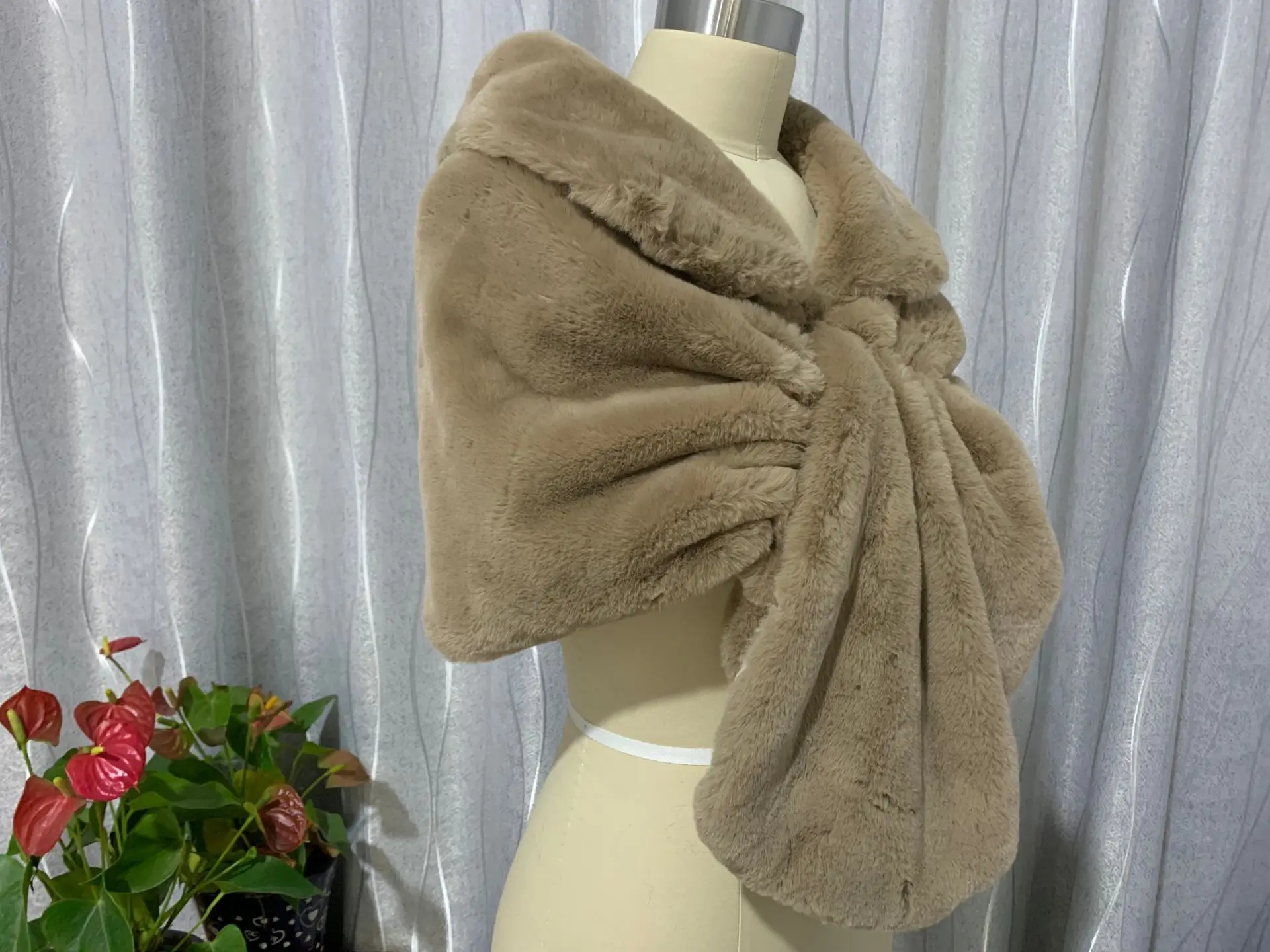 Bolero Shawlผู้หญิงเสื้อคลุมงานแต่งงานParty Shrugผ้าคลุมไหล่ขนสัตว์Faux Fur Jacket Coat