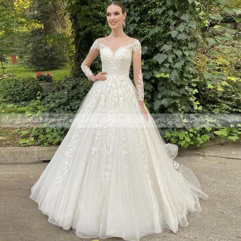 Modern Princess Wedding Dresses With Long Sleeves Illusion Scoop Neckline Leaves Appliques Ball Gown Bridal Dress Buttons Back