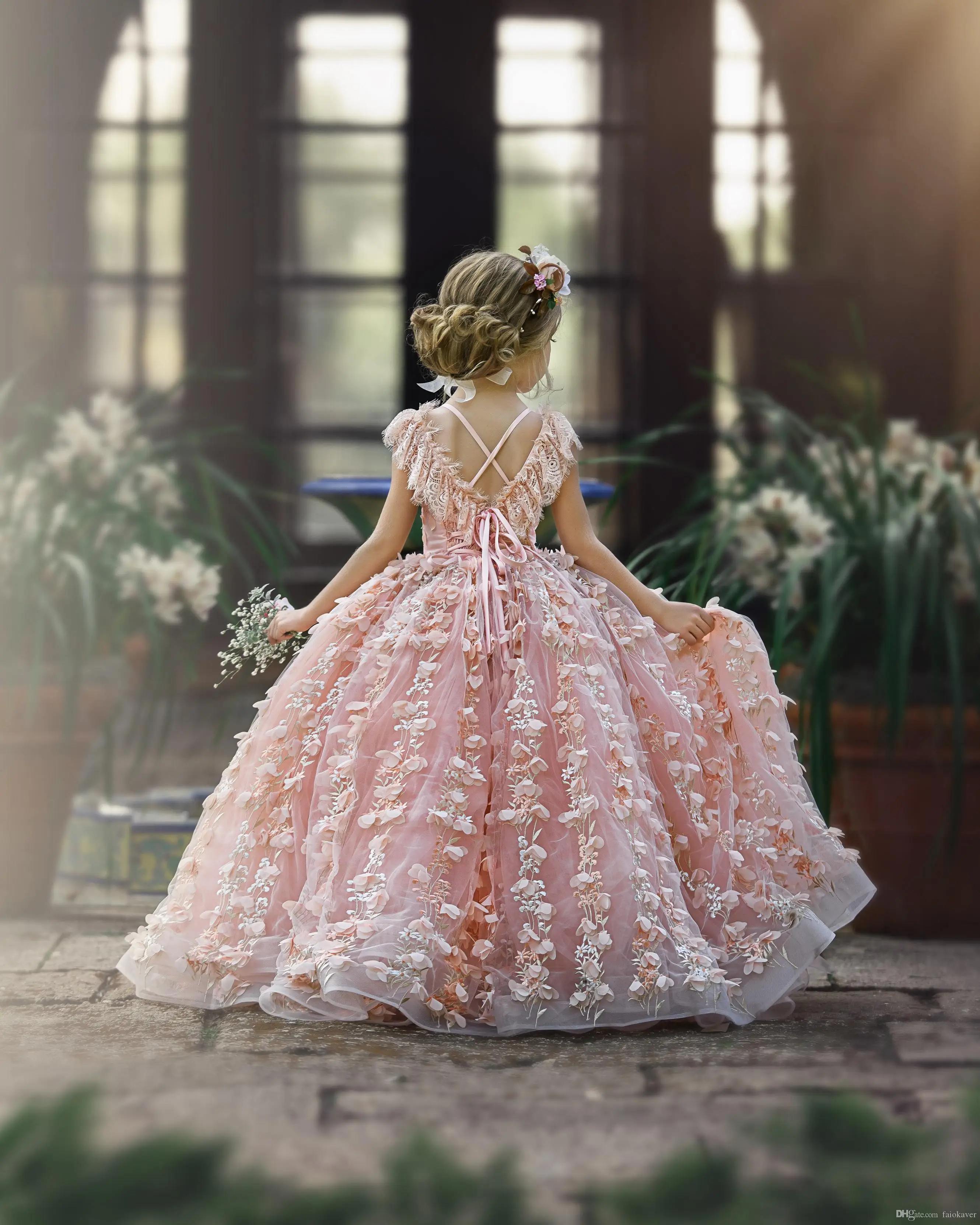 Nette Rosa Spitze Blume Mädchen Kleider 3D Floral Appliqued Cap Hülse Kleine Kinder Hochzeit Kleider Schöne Mädchen Pageant Kleid