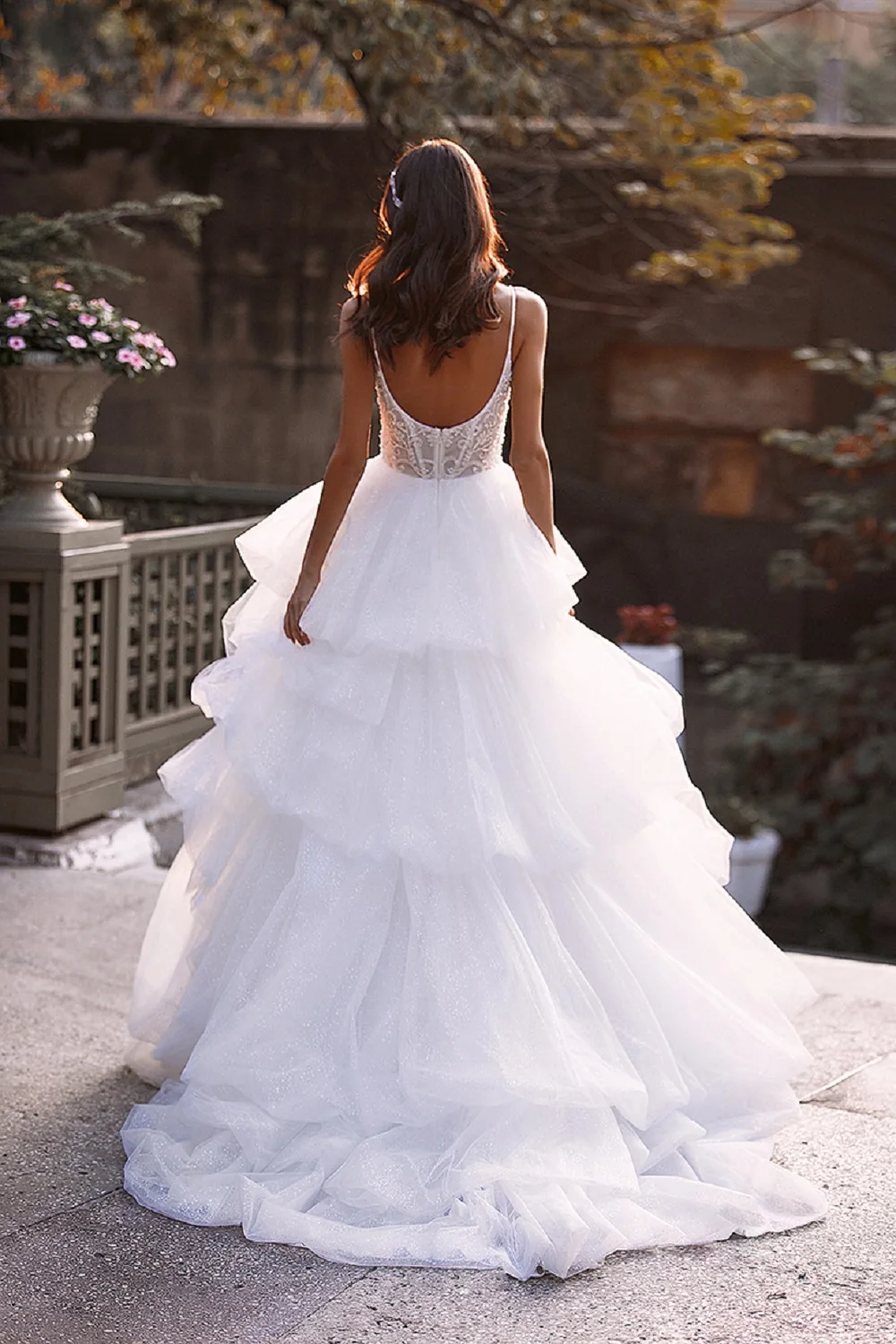 Vestidos de novia con falda escalonada brillante, apliques de encaje, Espalda descubierta, vestidos de novia de campo, vestidos de novia de princesa hechos a medida, 2021