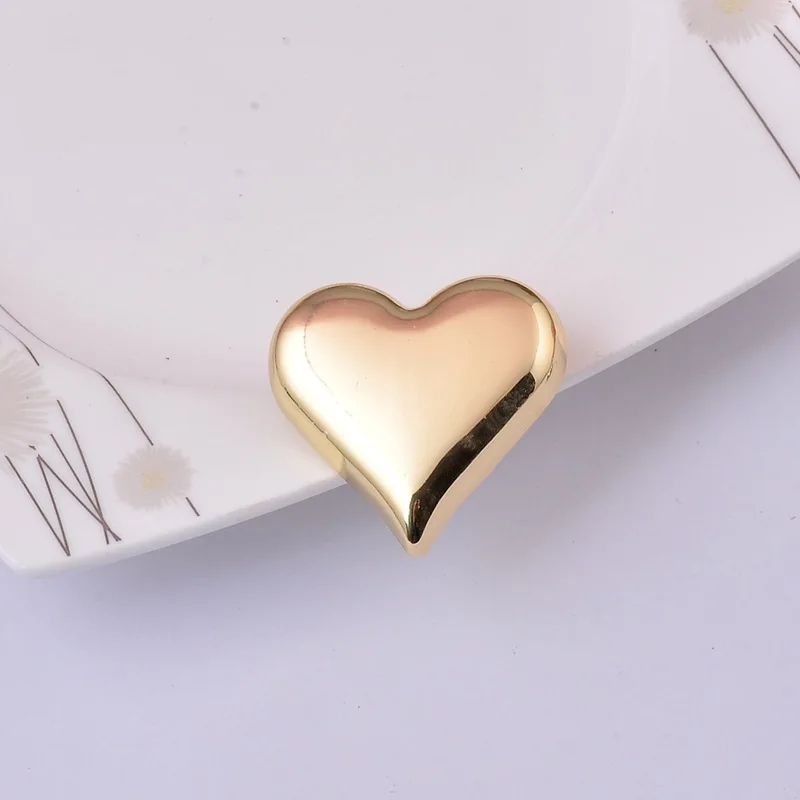 Cute Glossy Metal Heart Shape Anti-glare Brooch Gold Color Cardigan Buckle Collar Clip Pin Accessories