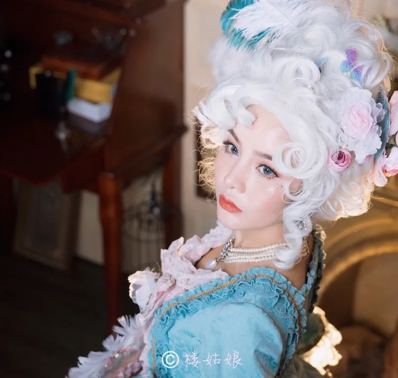 Marie Antoinette peruka do Cosplay księżniczka średnie kręcone włosy peruka do Cosplay s + czapka z peruką (bez nakrycia głowy)