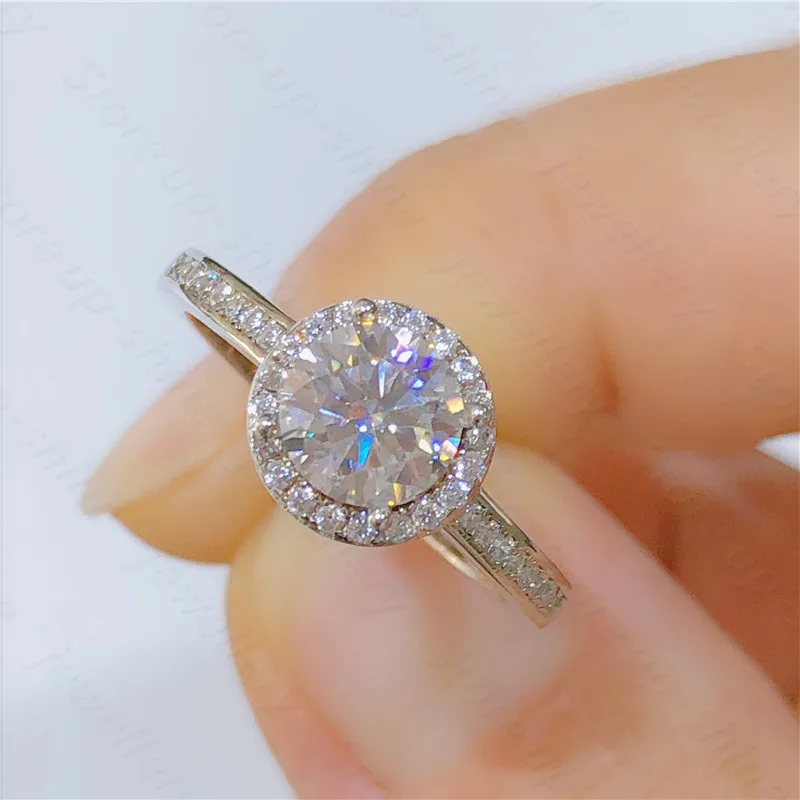 

New 925 silver inlaid Moissan diamond ring, fine inlaid, D color, super shiny