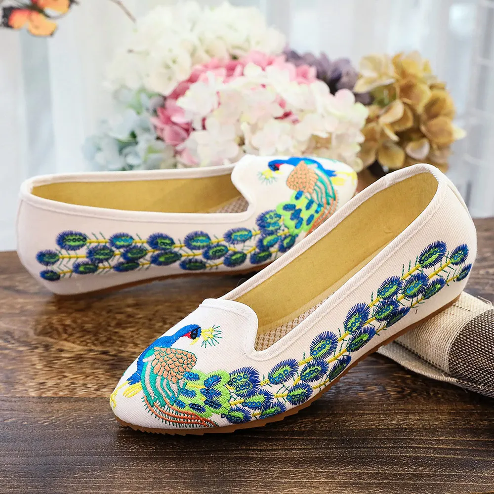 Veowalk Handmade Breathable Ballet Flats Pointed Toe Peacock Embroider Flats Women Casual Slip on Elegant Walking Canvas Shoes