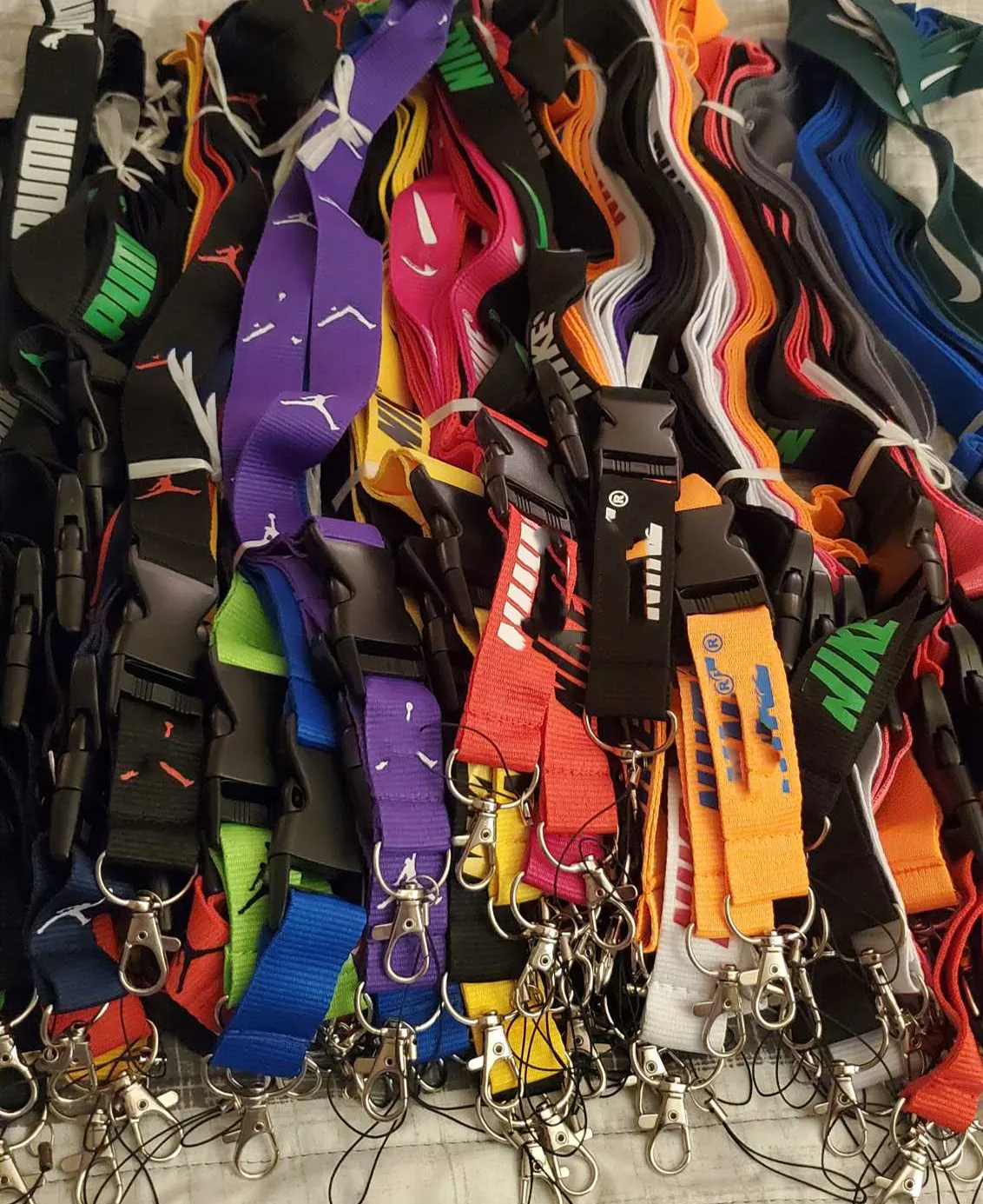 Wholesale 50pcs  fashion sports mobile phone lanyard, keychain sling, many varieties.Welcome to consult