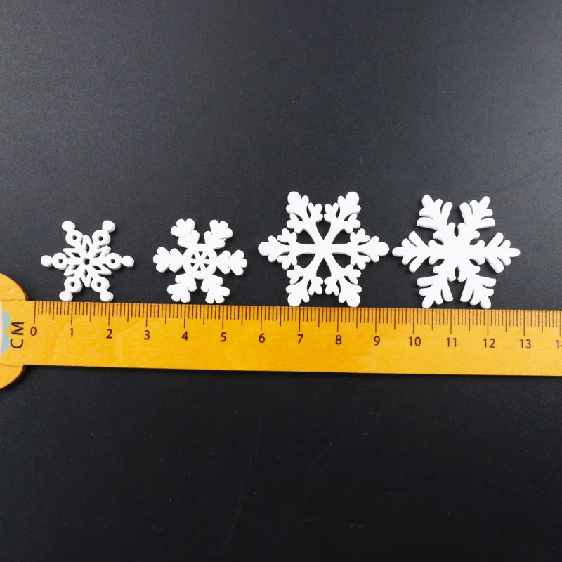 20Pcs Wooden Christmas Snowflake Natural Scrapbooking Craft For Embellishments Handmade DIY Handicraft Decoration 25-35mm