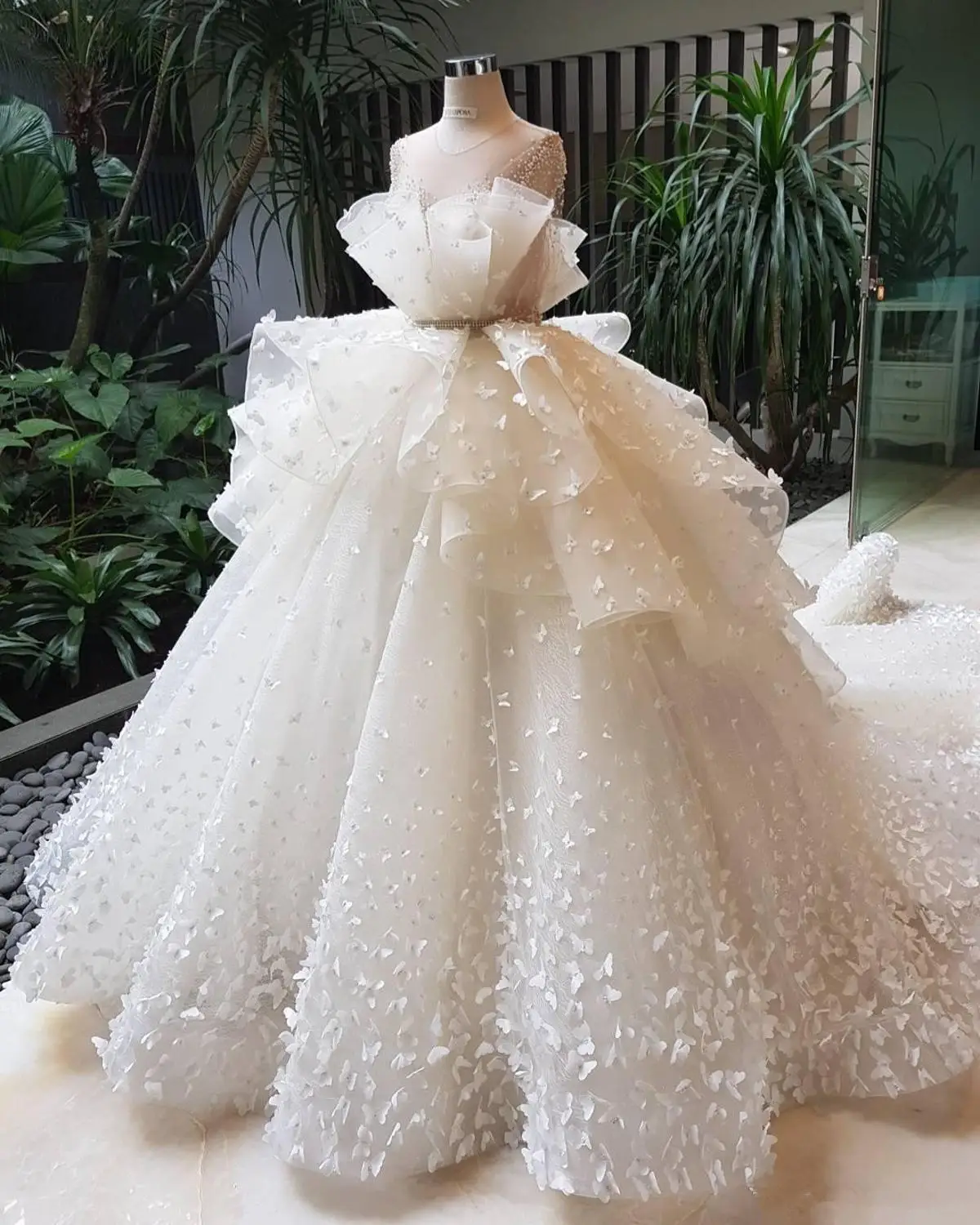 Butterfly Applique 2019 Wedding Dress Sexy Jewel Neckline Beaded Sash Bridal Dress Magical Romantic Sweep Train Wedding Gowns