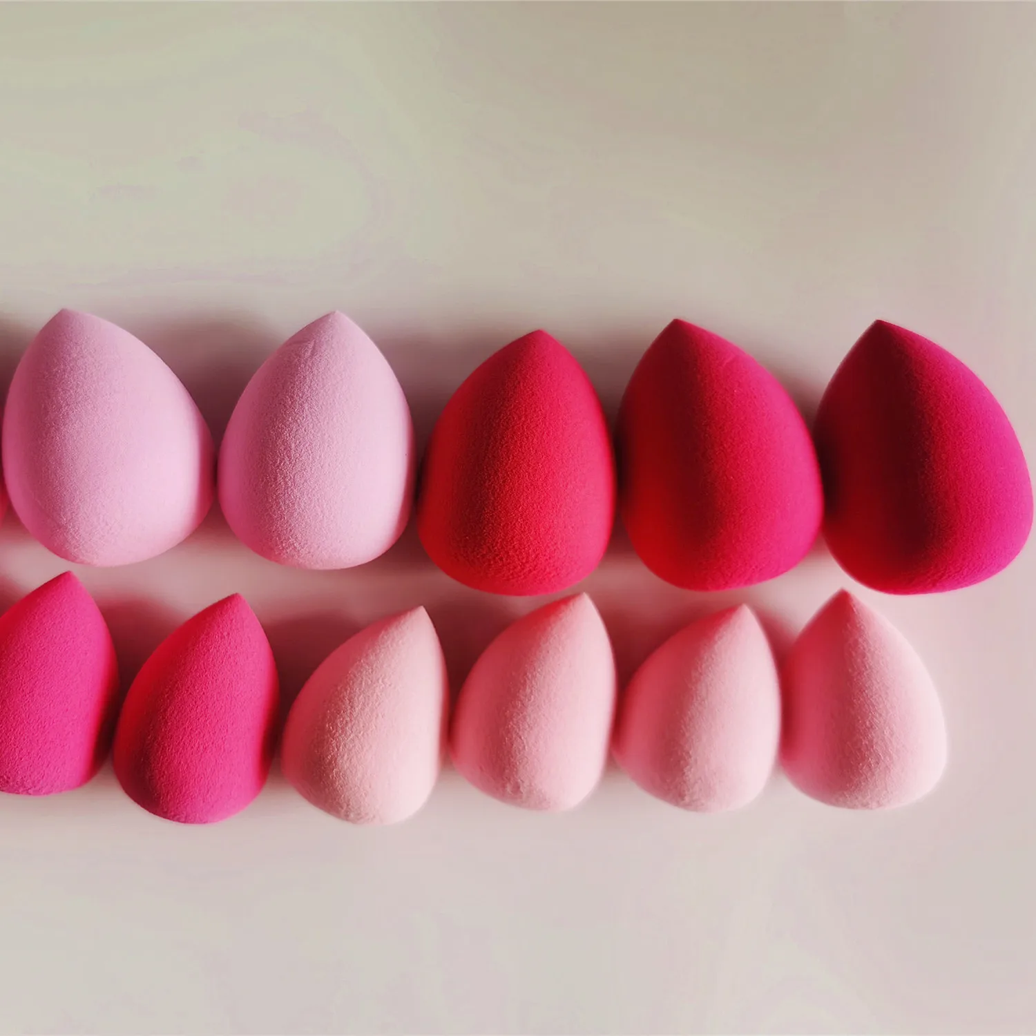 100 sztuk/zestaw Smooth Cosmetic Puffs Dry Wet Use podkład do makijażu gąbka piękna twarz narzędzia do pielęgnacji akcesoria kropla wody kształt Mix