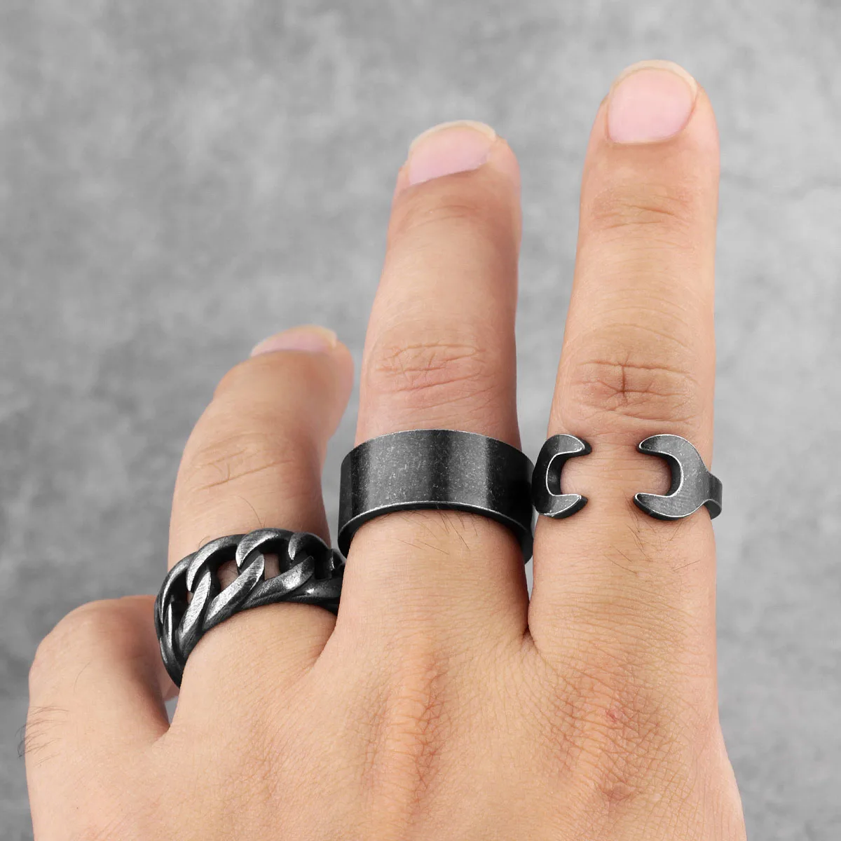 Retro Old Black Round Simple Stainless Steel Mens Rings Punk Hip Hop for Male Boyfriend Biker Jewelry Creativity Gift Wholesale