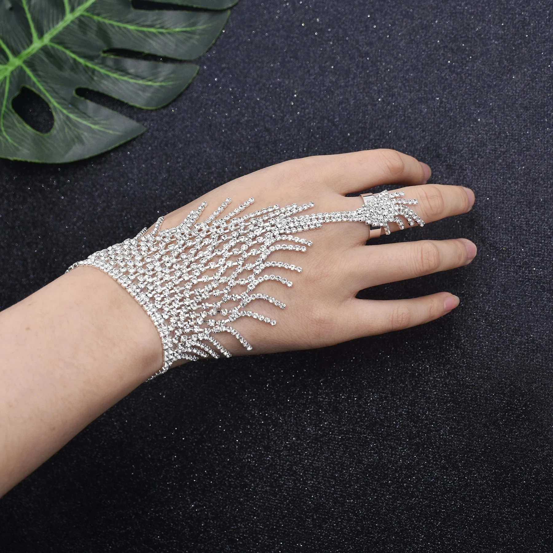 New Luxury Crystal Rhinestone Bracelets for Women Bridal Finger Hand Adjustable Slave Chain Bracelet Wedding Party Jewelry Gift
