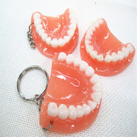 New Creative Fashion Tooth Key Chain Resin Molar Upper Jaw Model Shape Denture Keychains Pendant Keyring Dental Clinic Gift 2022
