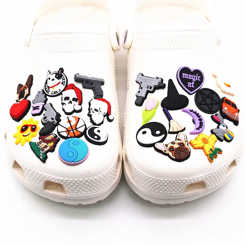 1Pcs Christmas Tai Chi Shoe Charms Cute Animals Dog Gun Car Skull Hole Shoes Buckle Accessories for Sandal Children Party Gifts