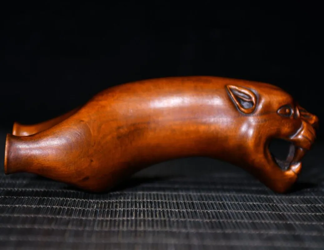 Archaize seiko Hand-carved boxwood leopard slingshot crafts statue