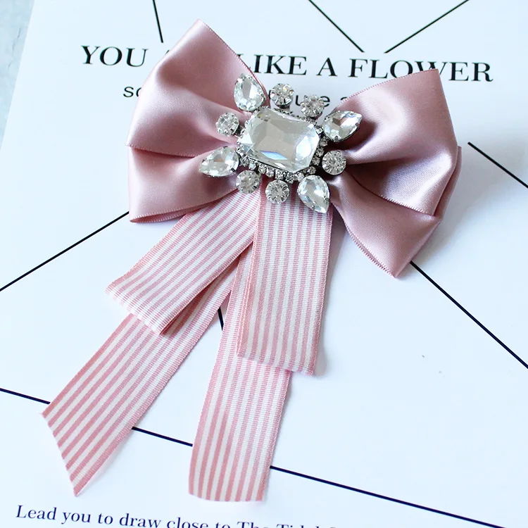 College diamond-studded bow tie brooch brooch brooch blouse collar floral fabric ribbon neckline hundred matching accessories