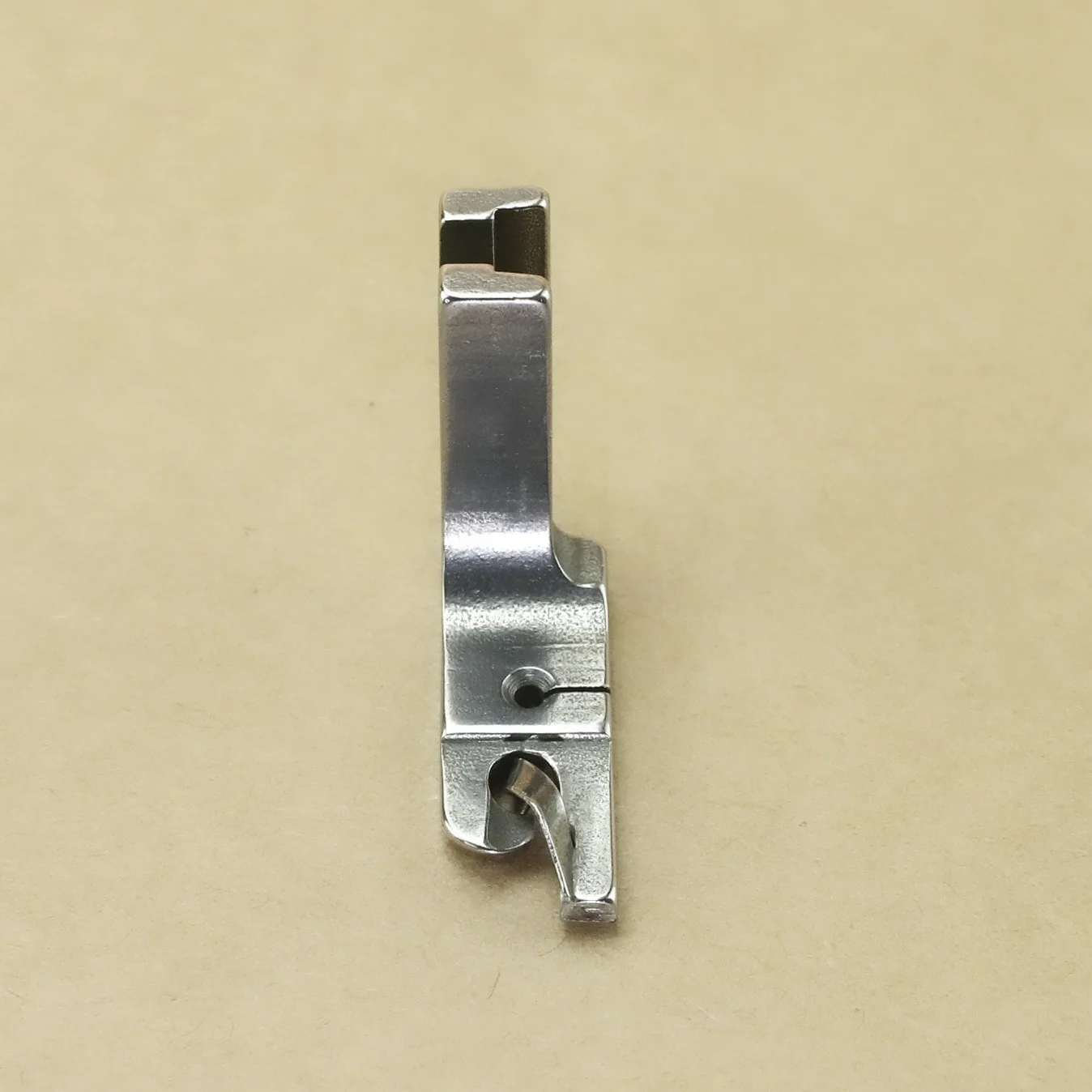 الصناعية Hemmer القدم عالية الجودة 9 حجم 5/32 ''5 مللي متر 1/4" 6.4 مللي متر 5/16 "8 مللي متر ماكينة خياطة Hemmer قطعة قدم الضغط في ماكينة الخياطة قدم