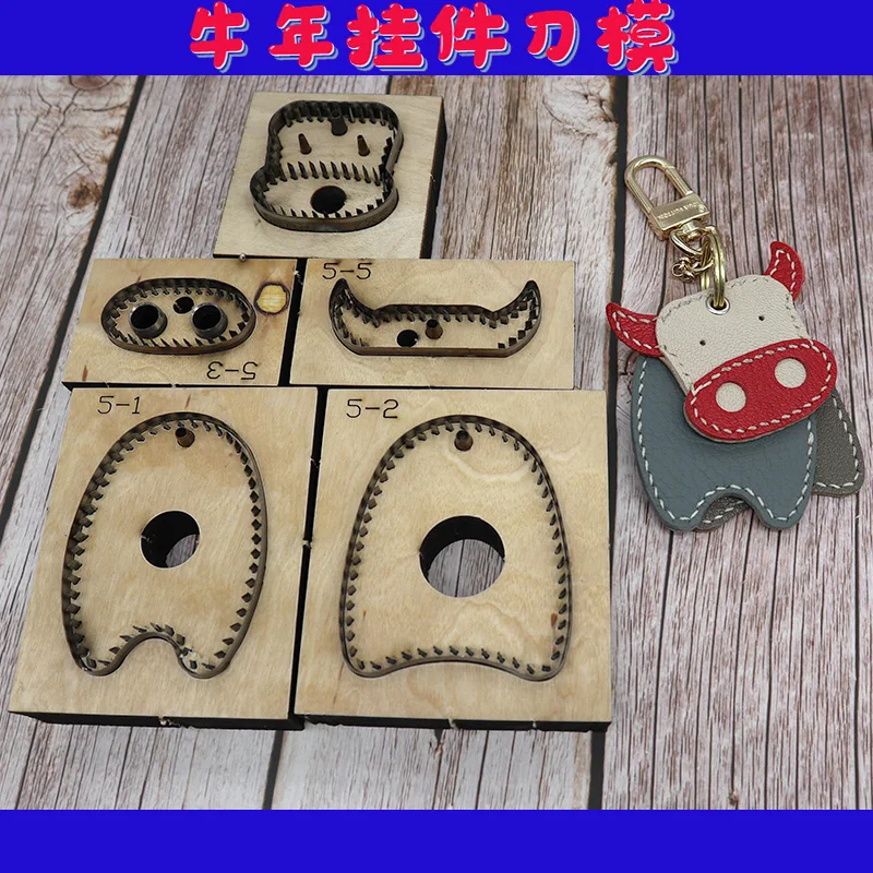 

Red Bull pendant Year of the Ox key bag pendant knife mold Handmade leather knife mold N66