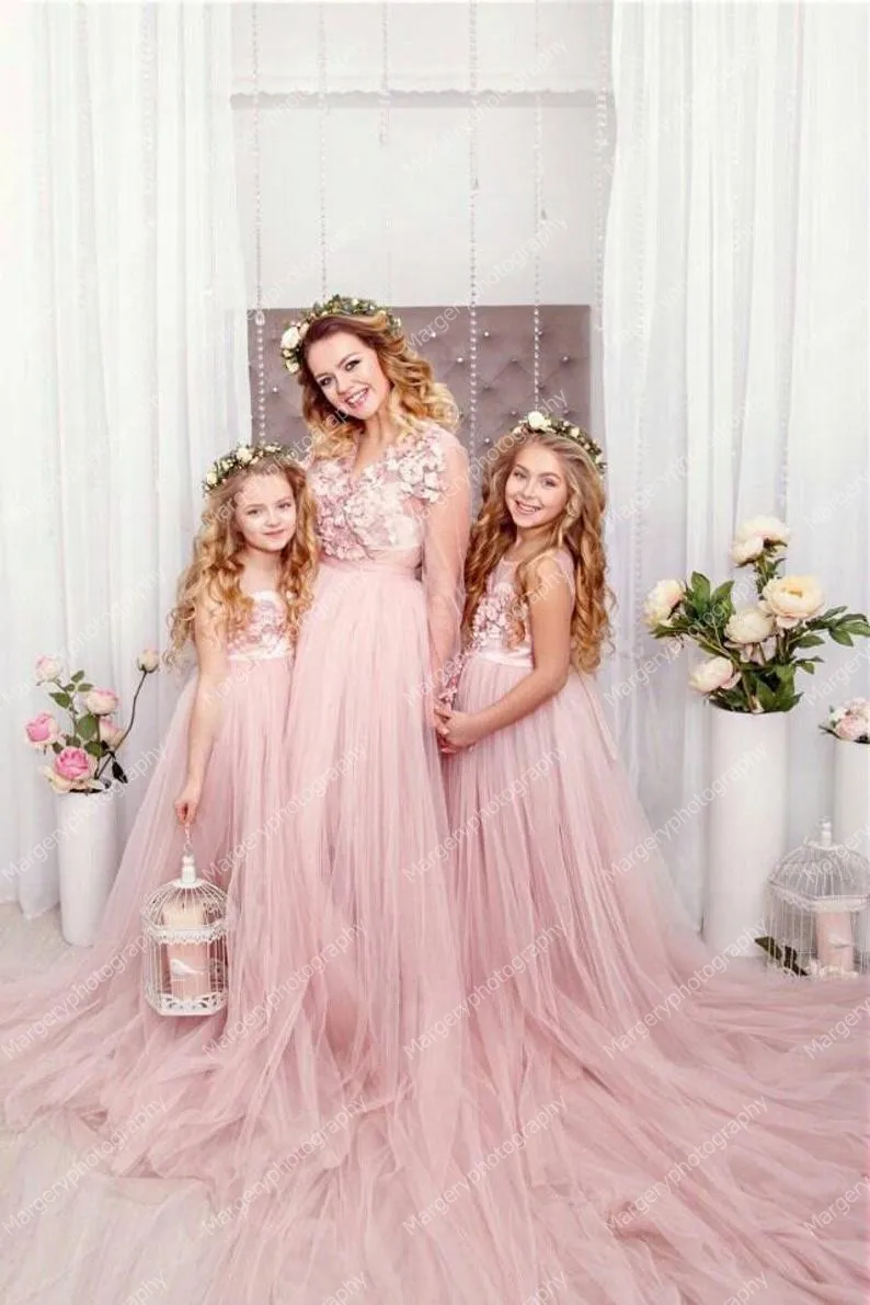 Elegant Tulle Lace Mother And Daughter Dresses V   Neck 3D Lace Appliques Mom And Me Dressing Gown For   Photo Shoot