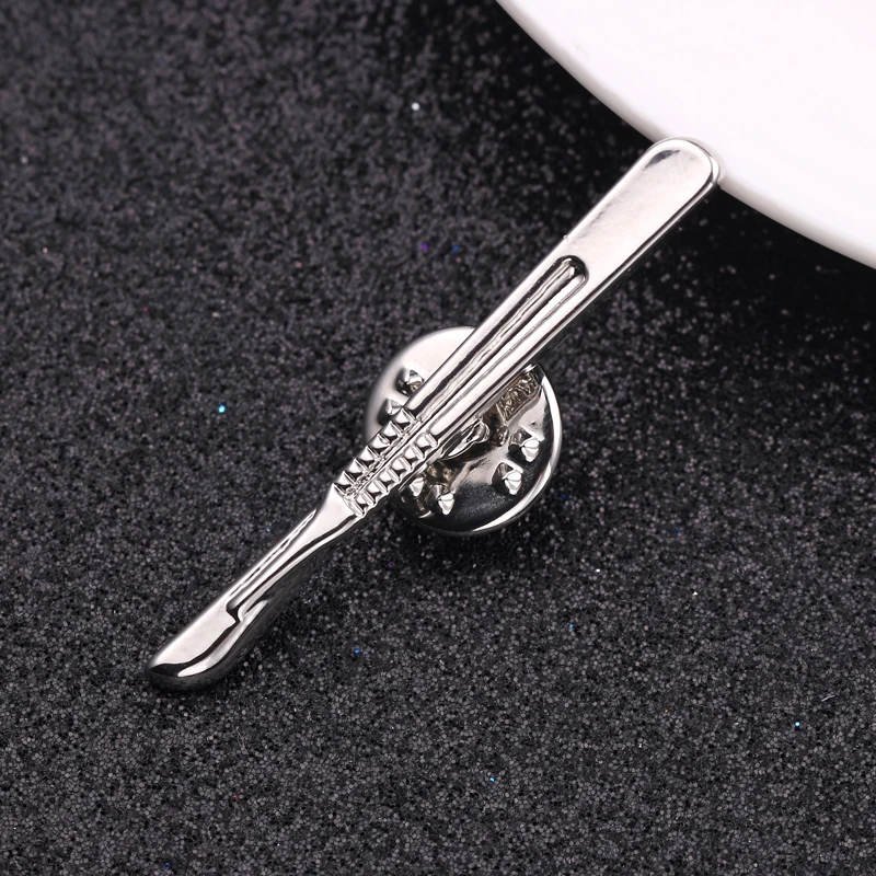 Scalpel Brooch for Surgeon Doctors Student Metal Anatomy Surgical Tools Pin Buckle Medical Jewelry Graduation gift