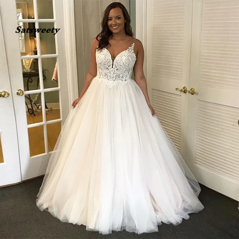 Vintage Plus Size Wedding Dress Princess Ball Gown V-neck Sleeveless Long Bridal Dress Appliques Robe de mariée Wedding Gown