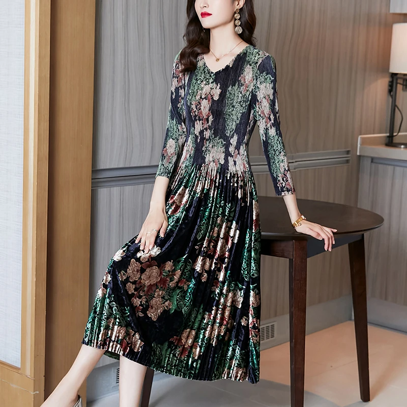 Autumn Korean Vintage Casual Elastic Dress Spring Women Floral Velvet Warm Midi Pleated Robe 2024 Elegant Bodycon Party Vestido