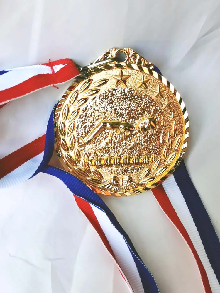 1 個水泳メダルゴールド色とソフトエナメルプロセス、水泳お土産カラフルなリボン Size65MM