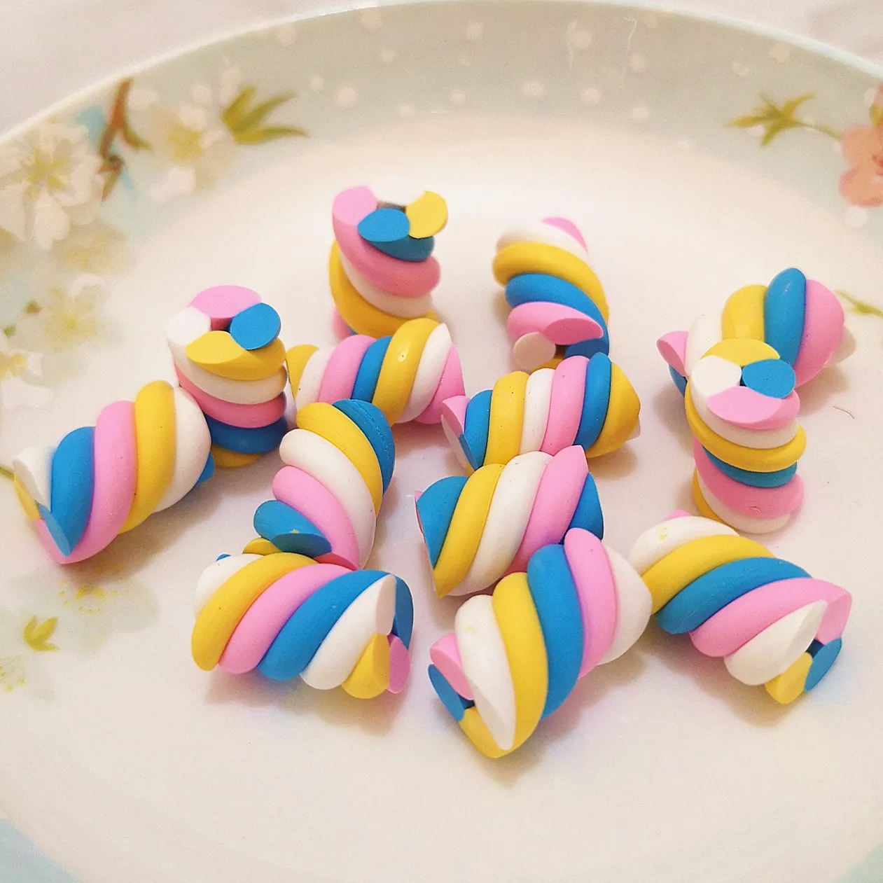 10 stücke Kawaii Spirale Marshmallow Süßigkeiten Polymer Clay Cabochon Flatback Für DIY Telefon Dekoration – Detail 12