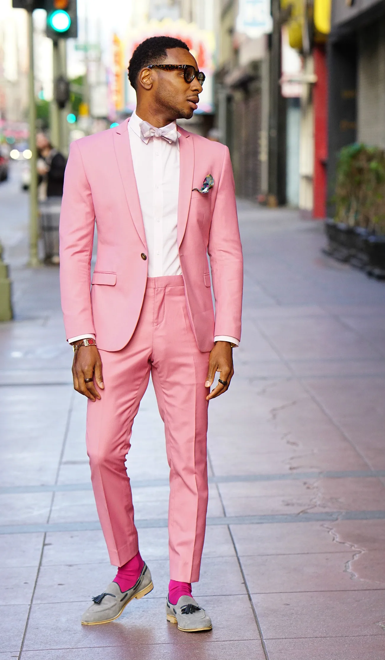 Wiosna lato mężczyźni smokingi Hot Pink Slim Fit jeden przycisk Groom męskie spodnie garnitury biznes bal kolację Blazer garnitur (kurtka + spodnie)