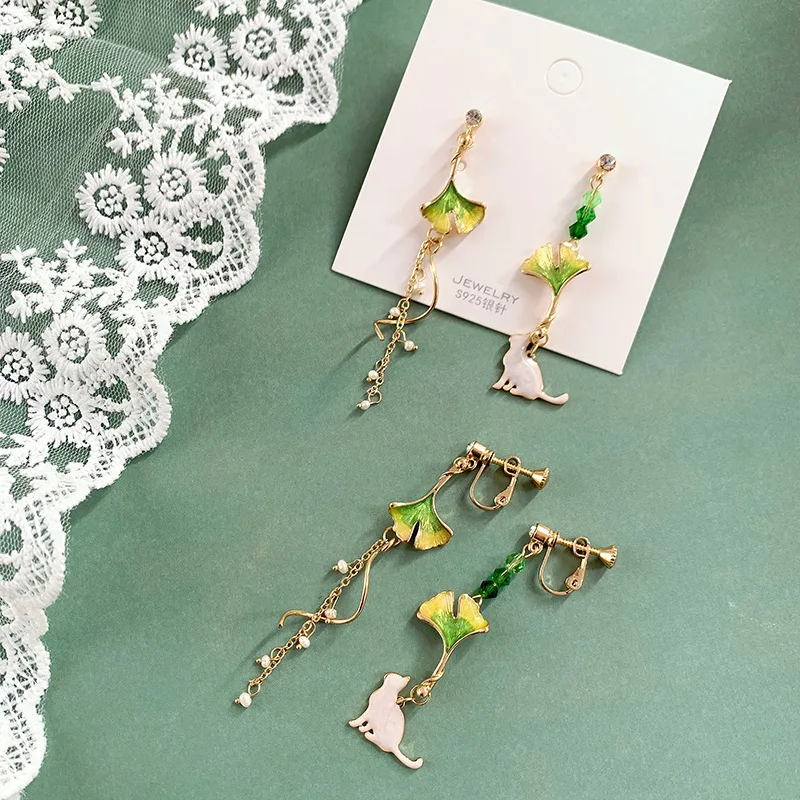 Japanese Style Asymmetric Green Ginkgo Leaf Cat Clip Earrings No Piercing for Women Long Pearl Tassel Cute Oil Drop Cat Ear Clip