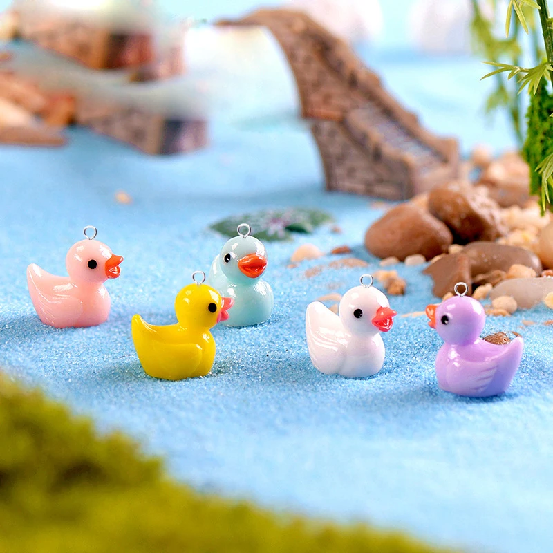 10 pz carino bella resina animale simulato piccola anatra gialla ciondolo Charms risultati dei monili del fumetto orecchini fai da te portachiavi C110