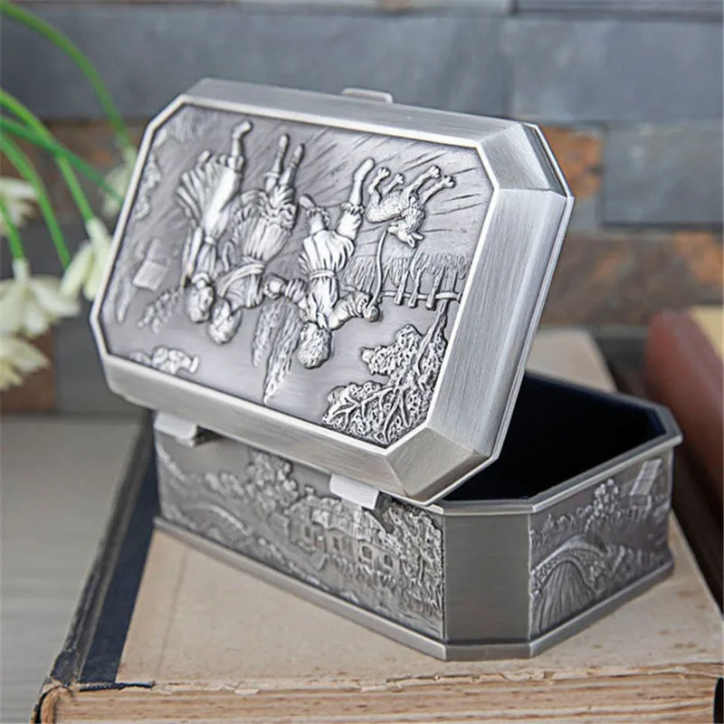 Vintage Zinc Alloy Exquisite Embossed Carriage Jewelry Box Castle Jewelry Storage Box Suitable for All Kinds of Jewelry Boxes