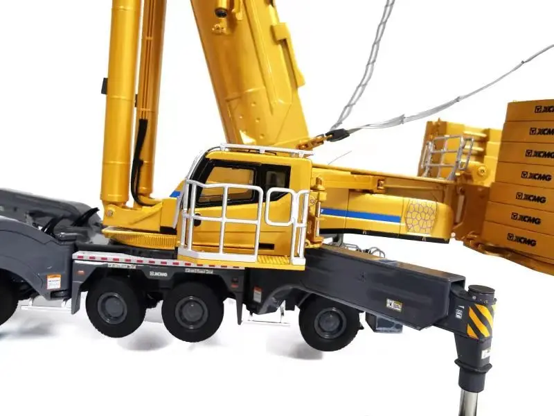 Collectible Alloy Model  1:50 Scale XCMG XCA1200 Mobile Heavy Crane Truck Construction Vehicles DieCast Toy Model For Decoration