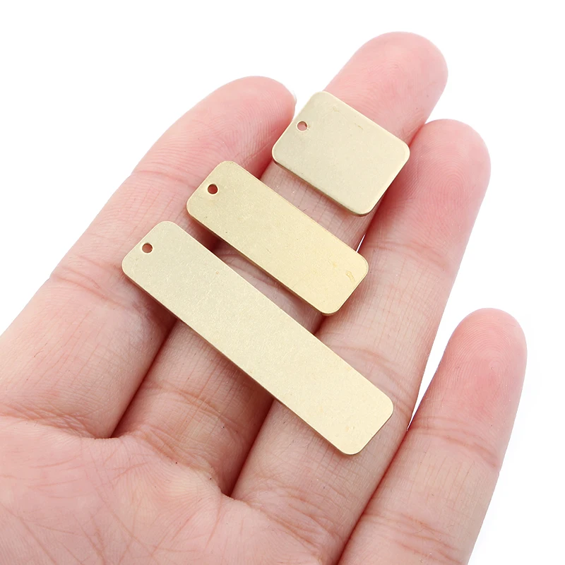 20 sztuk surowego mosiądzu płaski prostokąt tłoczenie puste wiszące tagi Charms wisiorek 1mm otwór na kolczyk naszyjnik DIY tworzenia biżuterii
