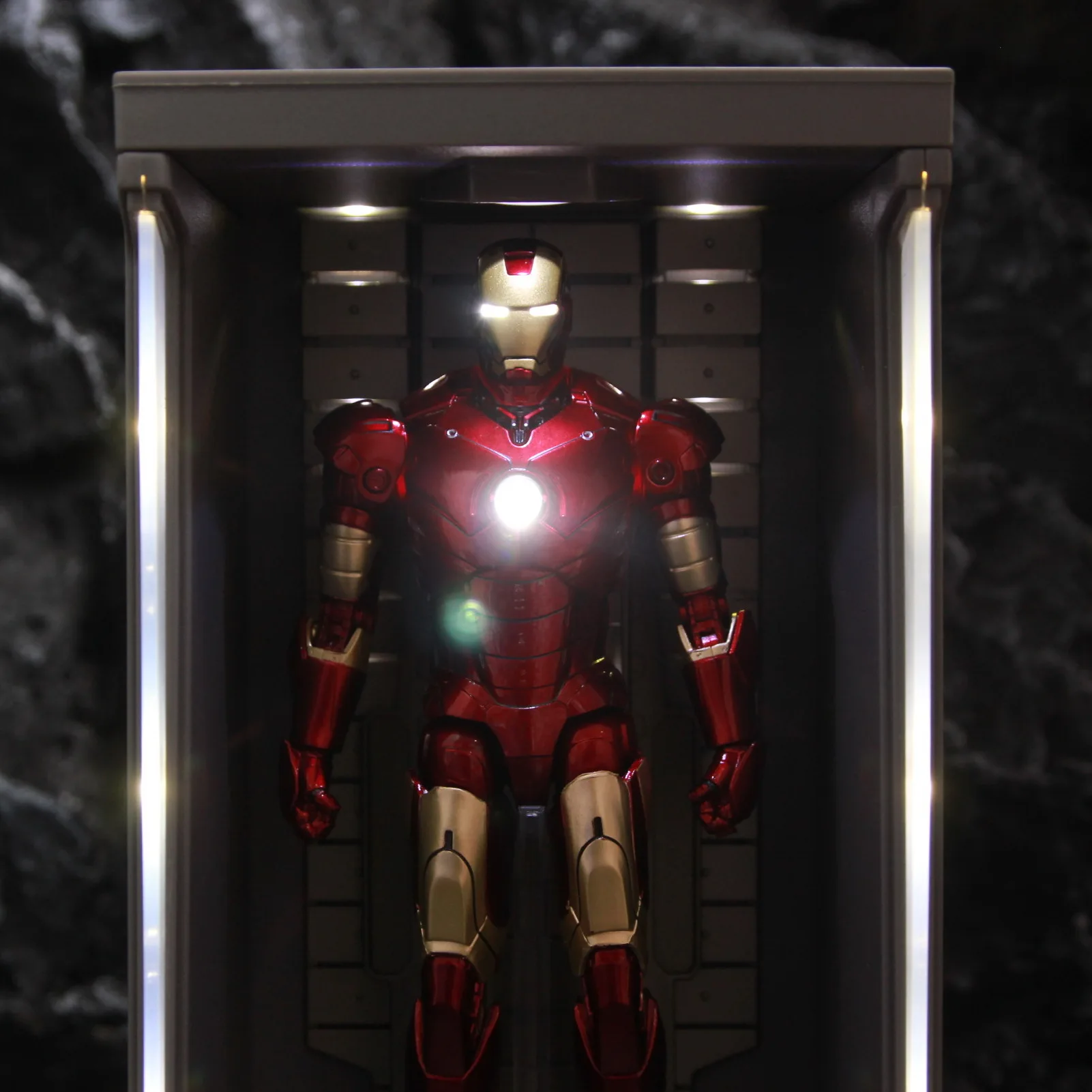 マーベルzdトイロスアウナーアイアンマンアクションフィギュア、LED