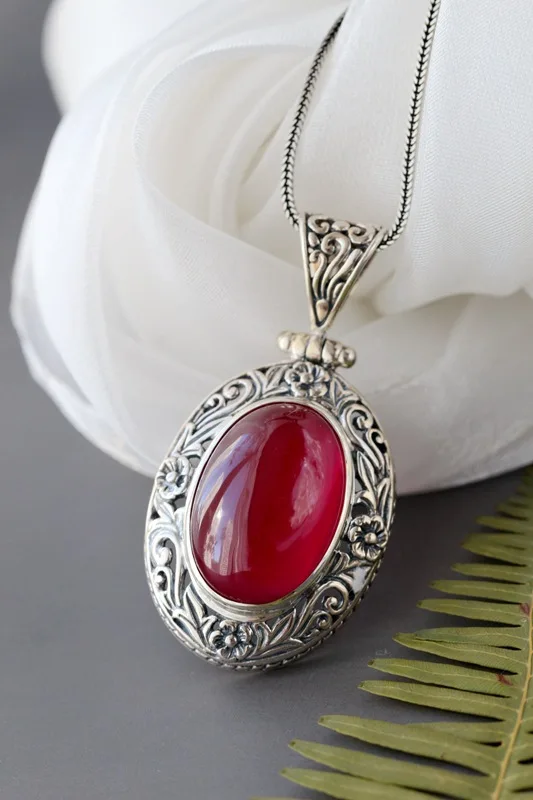 real s925 sterling silver inlaid red corundum Thai silver pendant lady