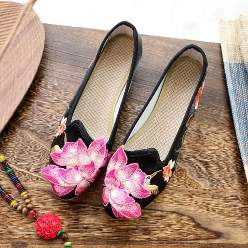 Spring Women Applique Vintage Wedge Pumps Ladies Flower Pointed Toe Loafers Female Slip-on Dress Shoes Leisure Canvas Moccasins