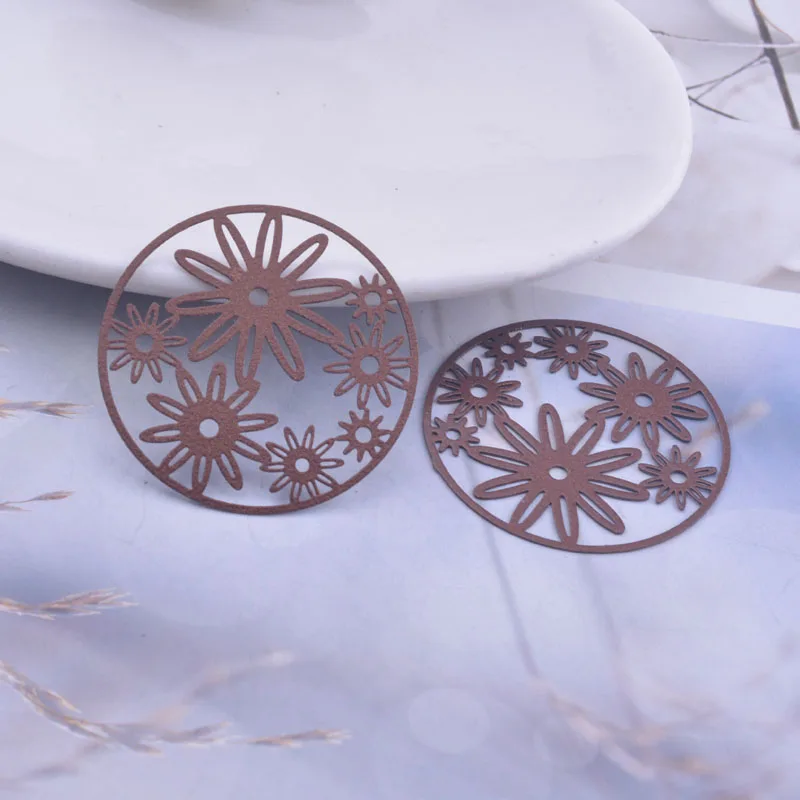 30 Stück AB5840 28mm Hellgrüne Messing-Blattanhänger – Detail 2