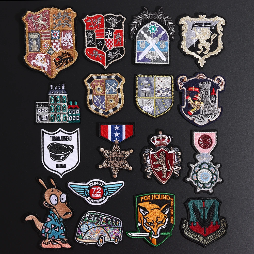 High Quality Embroidery Royal Soldier Fox Head Patches Morale Lion Badge DIY Dinosaur Flower Bus Fashion Garmnet Accessory