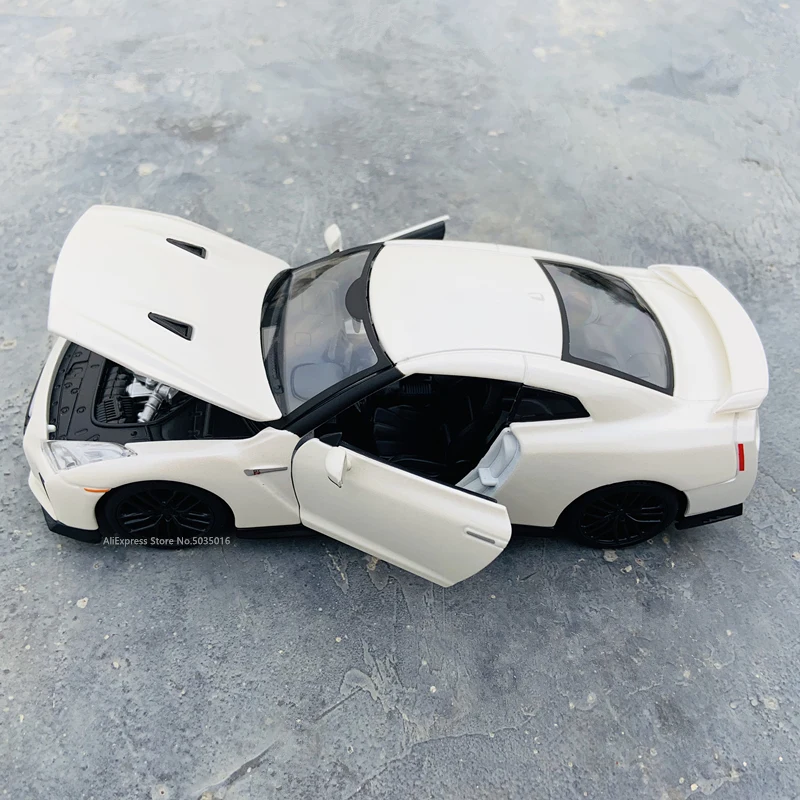 Bburago 1:24 2017 Nissan Ares GTR araba Model çekme Die-cast araçlar oyun oyuncaklar çocuk Favor hediyeler